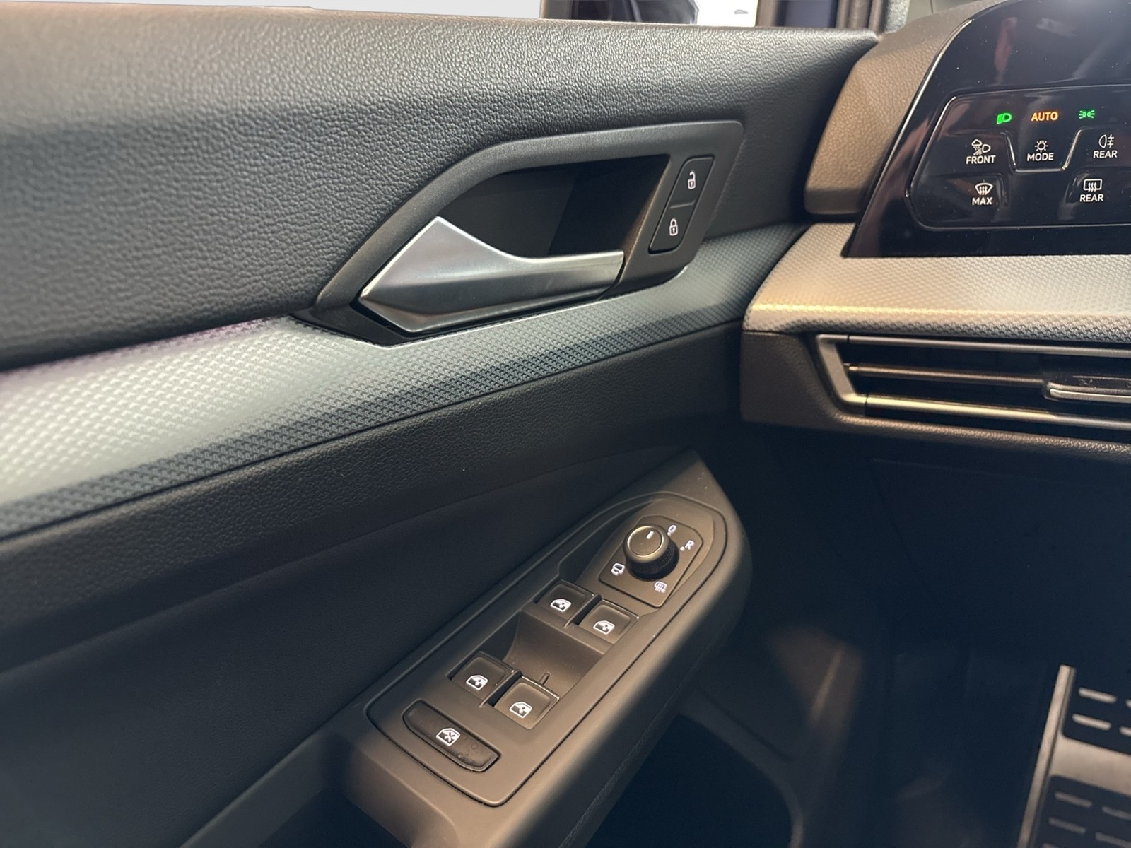 Volkswagen Golf VIII 1.5 eTSI GOAL AHK CAM ACC NAVI LED+
