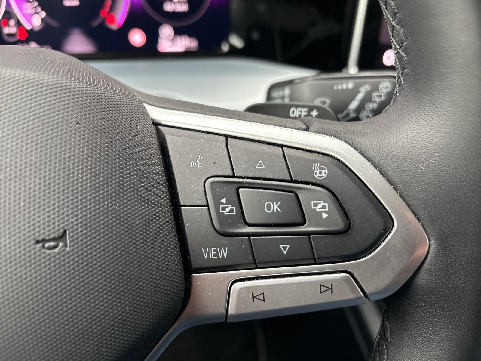Volkswagen Golf VIII 2.0 GOAL AHK CAM ACC NAVI LED+ CARPLAY
