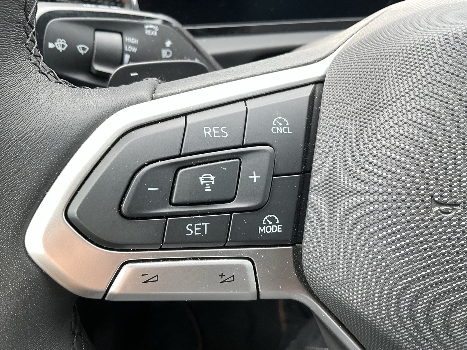 Volkswagen Tiguan 1.5 eTSI GOAL AHK 360°CAM ACC LM18 NAVI