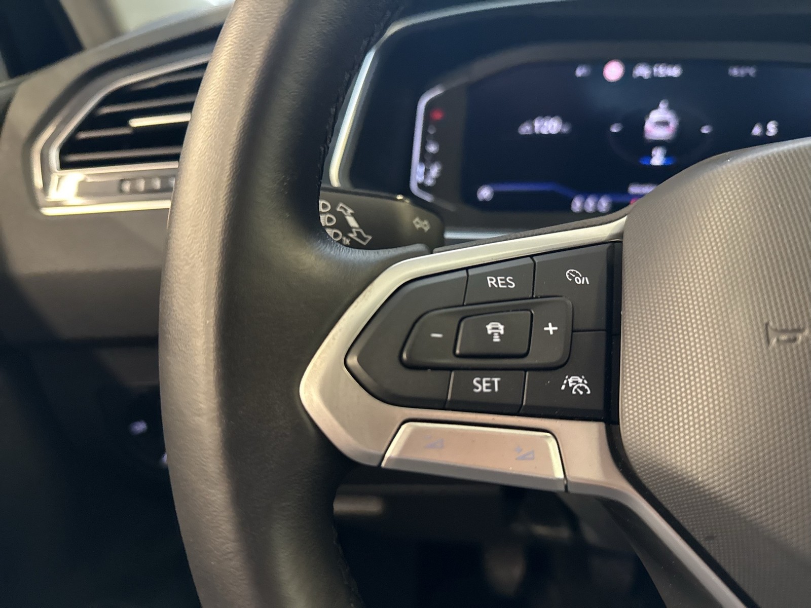 Volkswagen Tiguan 1.5 LIFE KAMERA ALU18 eKLAPPE NAVI
