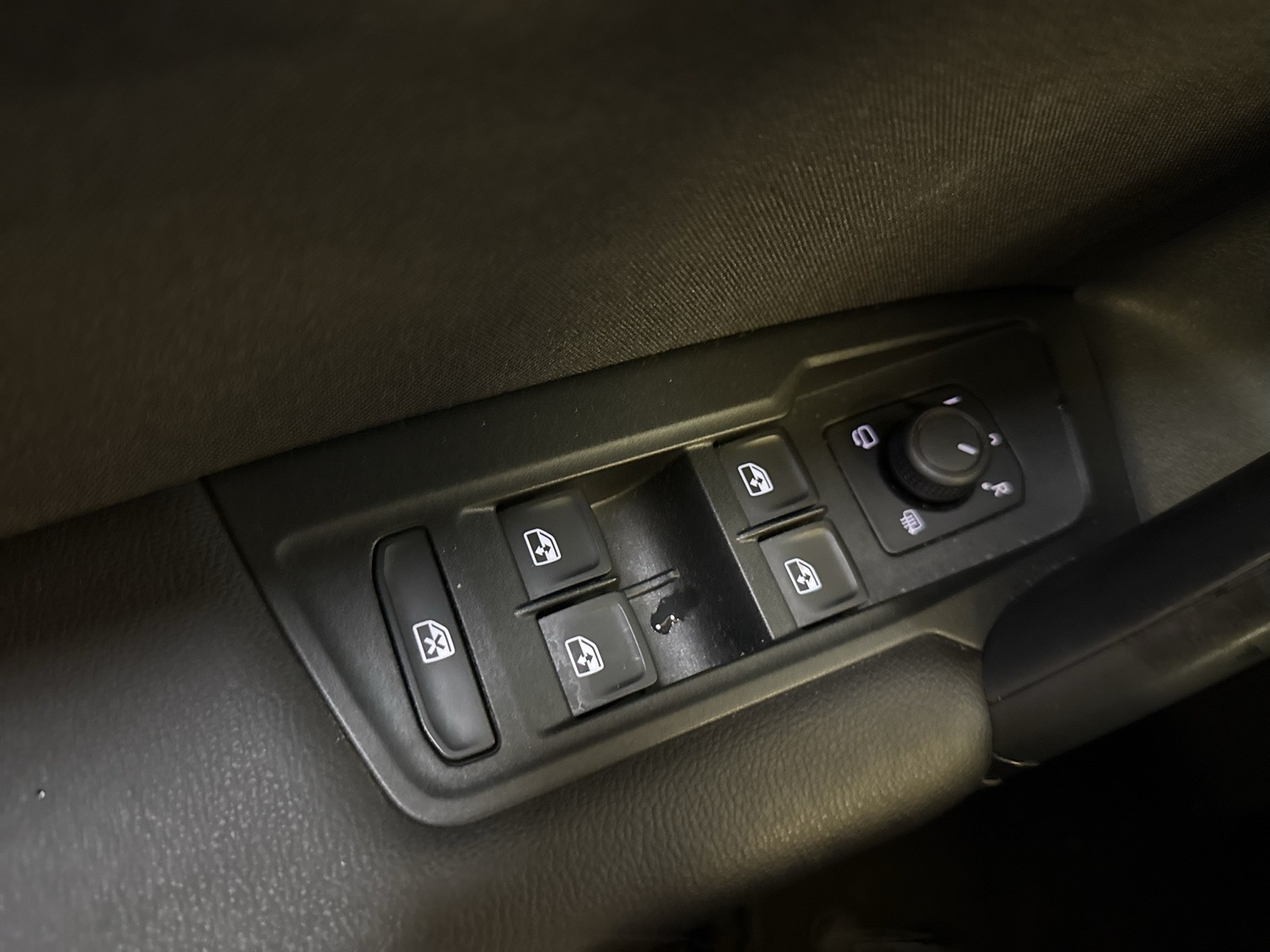 Volkswagen Tiguan 1.5 LIFE KAMERA ALU18 eKLAPPE NAVI
