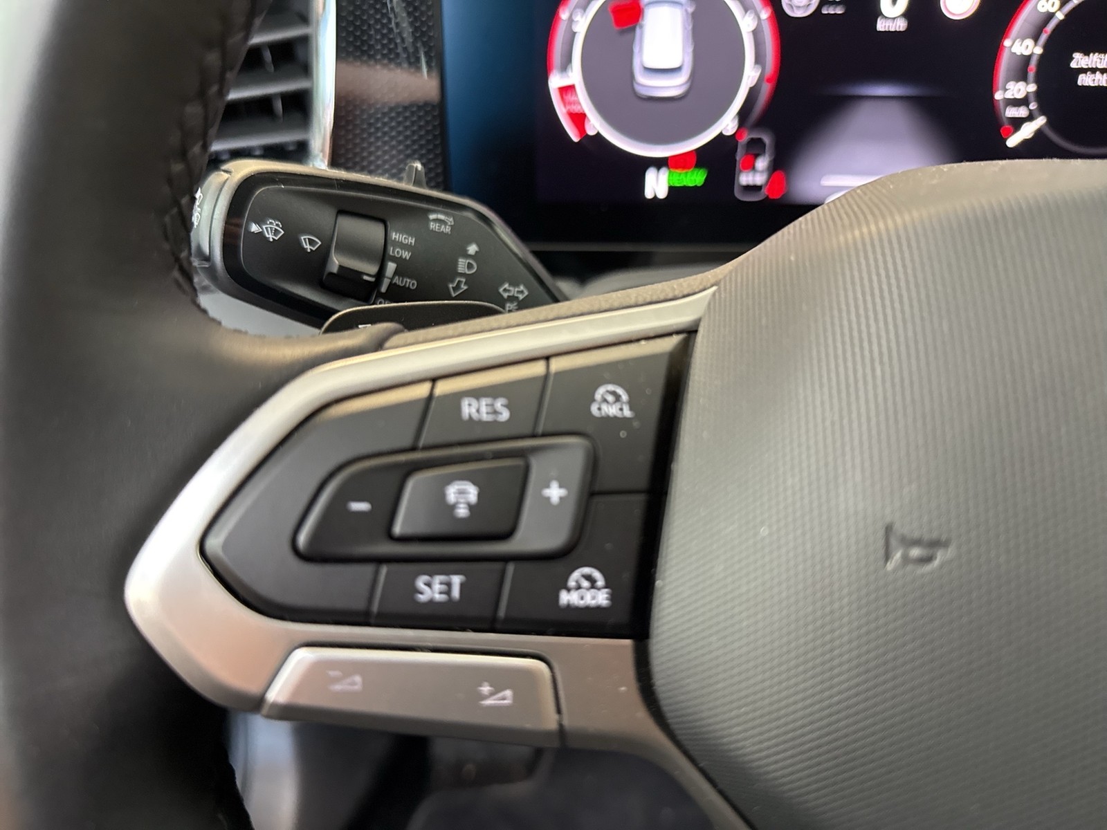 Volkswagen Passat Variant 1.5 eTSI BUSINESS AHK 360°CAM ACC