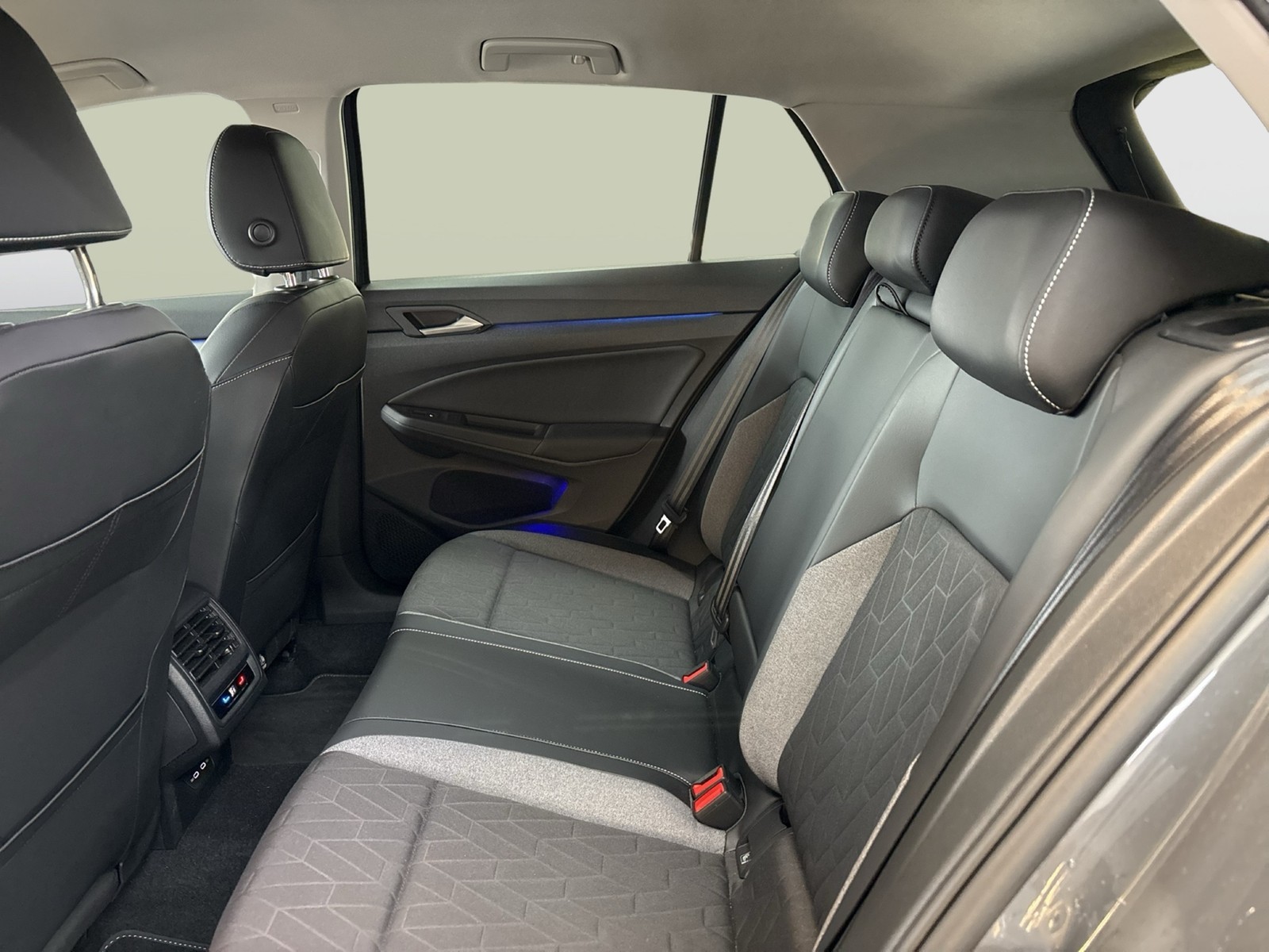 Volkswagen Golf VIII 1.5 eTSI GOAL AHK CAM ACC MATRIX NAVI