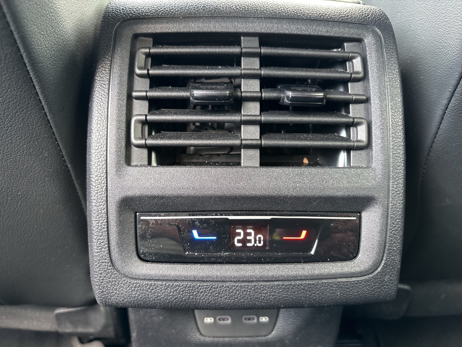Volkswagen Golf VIII 2.0 GOAL AHK CAM ACC NAVI LED+ CARPLAY
