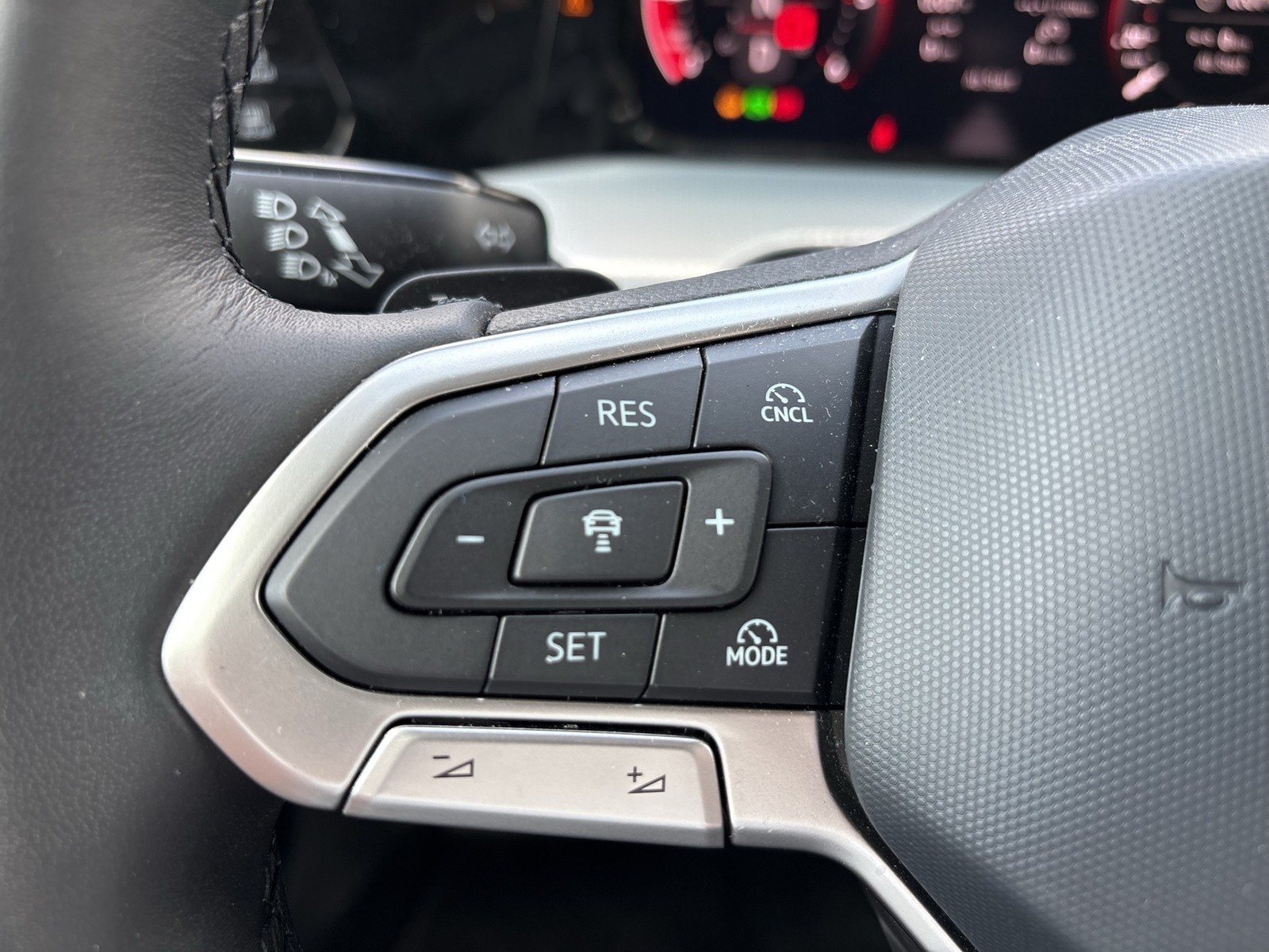 Volkswagen Golf VIII 2.0 GOAL AHK CAM ACC NAVI LED+ CARPLAY