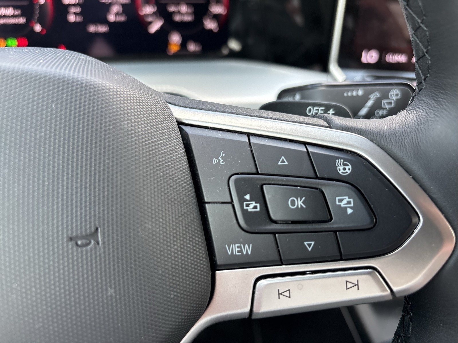 Volkswagen Golf VIII 2.0 GOAL AHK CAM ACC NAVI LED+ CARPLAY