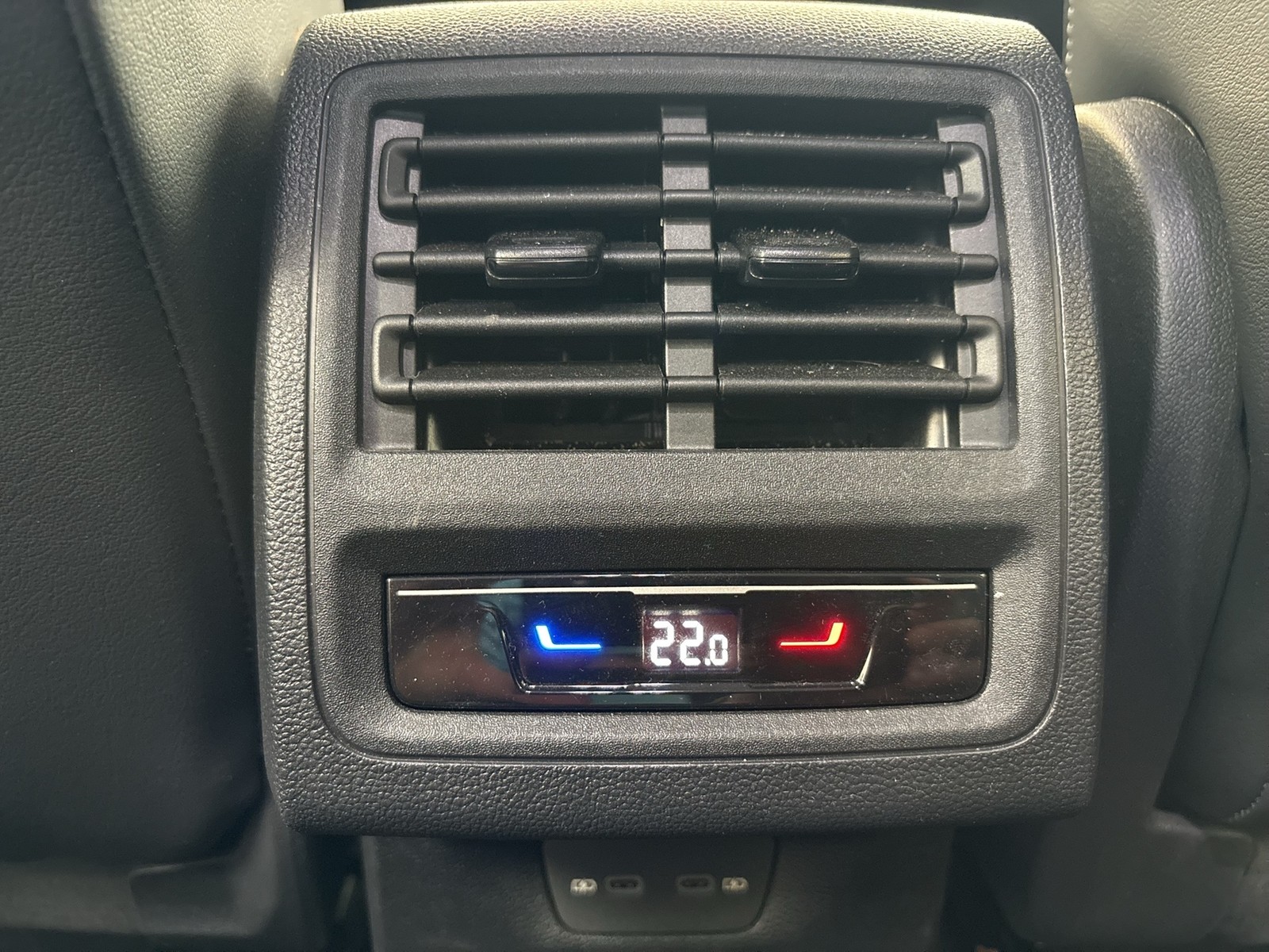 Volkswagen Golf VIII 2.0 GOAL AHK CAM ACC NAVI LED+ CARPLAY