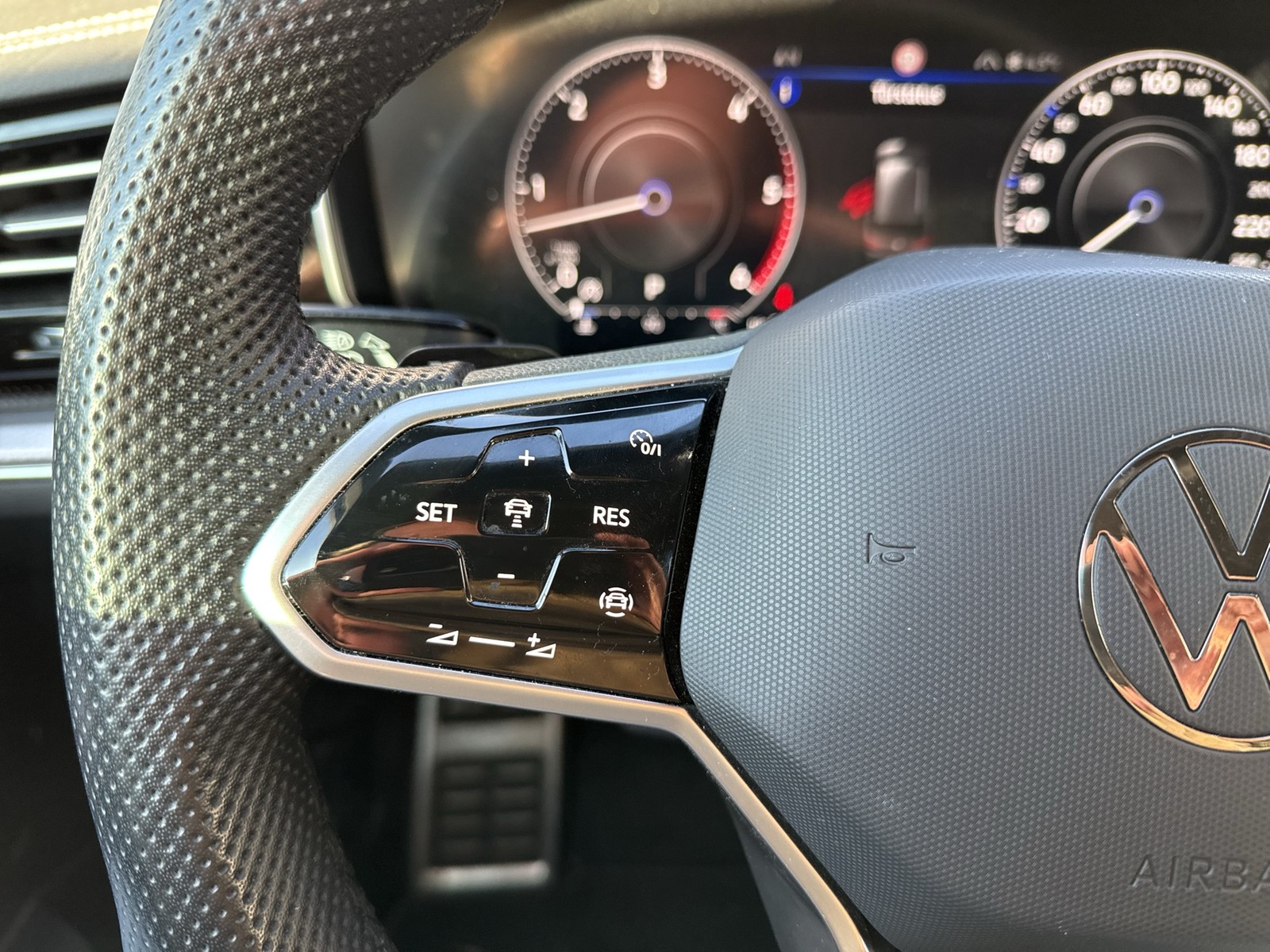 Volkswagen Touareg V6 R-LINE STANDHZ. AHK CAM ALU20 eKLAPPE