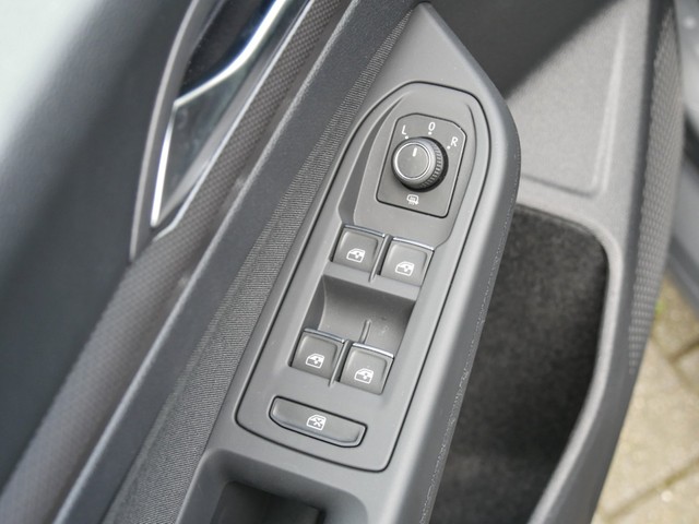 Volkswagen Golf 2.0 ACTIVE AHK CAM ACC NAVI SITZHEIZ.