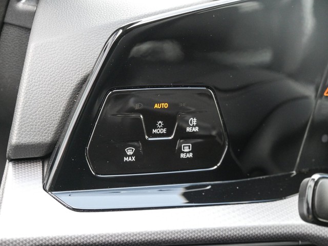 Volkswagen Golf 2.0 ACTIVE AHK CAM ACC NAVI SITZHEIZ.