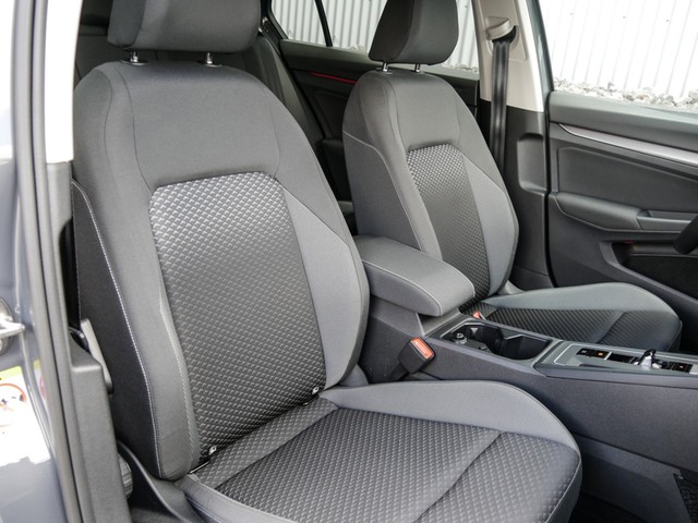 Volkswagen Golf 2.0 ACTIVE AHK CAM ACC NAVI SITZHEIZ.