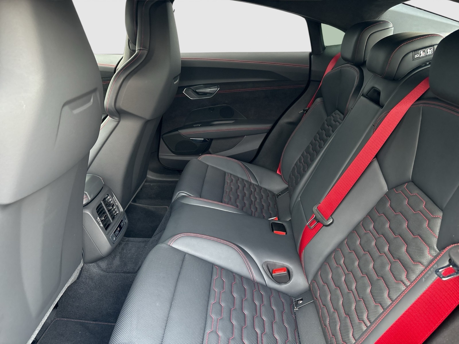 Audi RS e-tron GT performance quattro CARBONDACH B&O