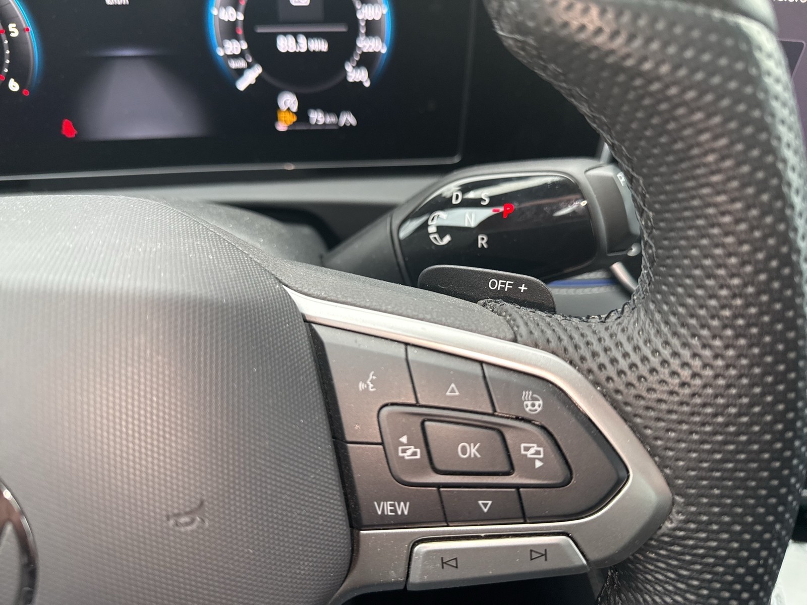 Volkswagen Tiguan 2.0 R-LINE 4X4 LEDER PANO STANDHZ. AHK