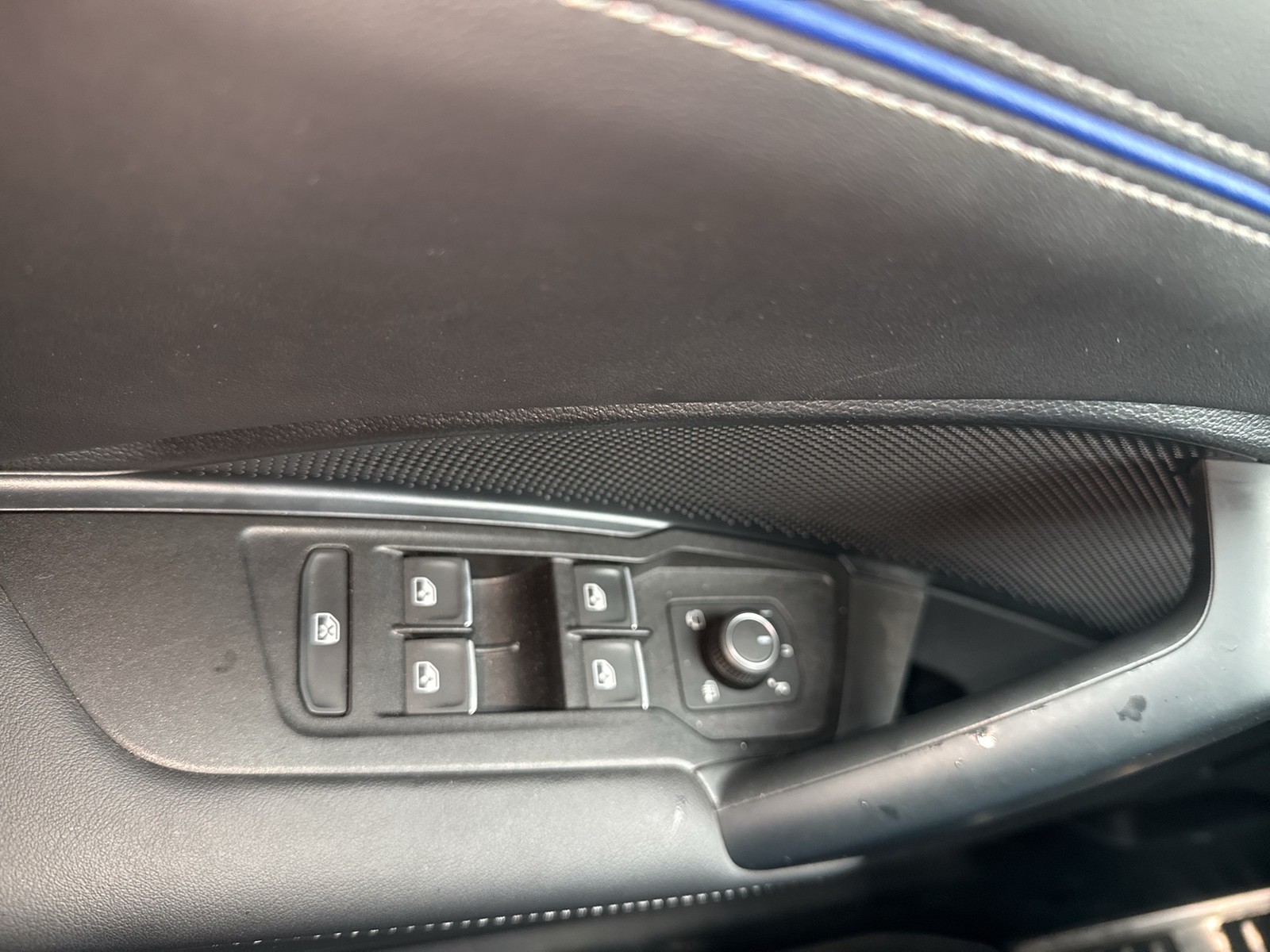 Volkswagen Tiguan 2.0 R-LINE 4X4 LEDER PANO STANDHZ. AHK