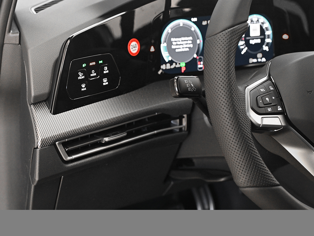 Volkswagen Golf Variant VIII 2.0 R-LINE BLACKSTYLE PANO CAM