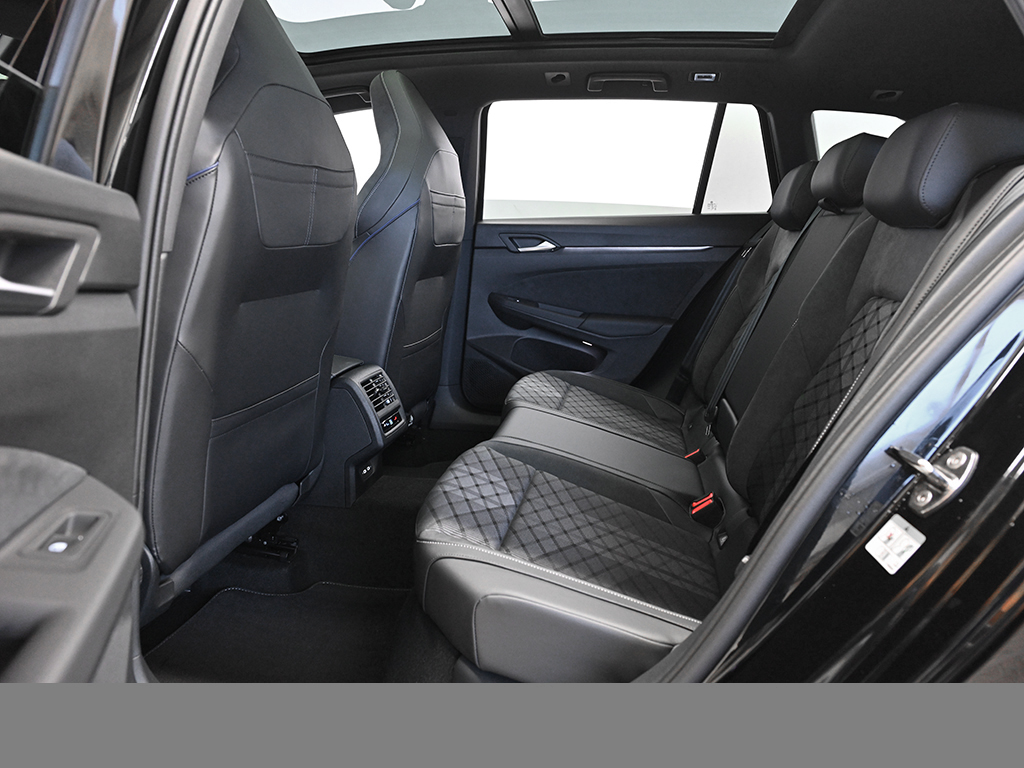 Volkswagen Golf Variant VIII 2.0 R-LINE BLACKSTYLE PANO CAM