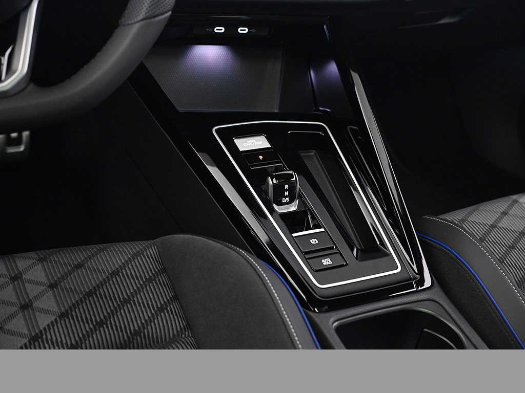 Volkswagen Golf Variant VIII 2.0 R-LINE BLACKSTYLE PANO CAM