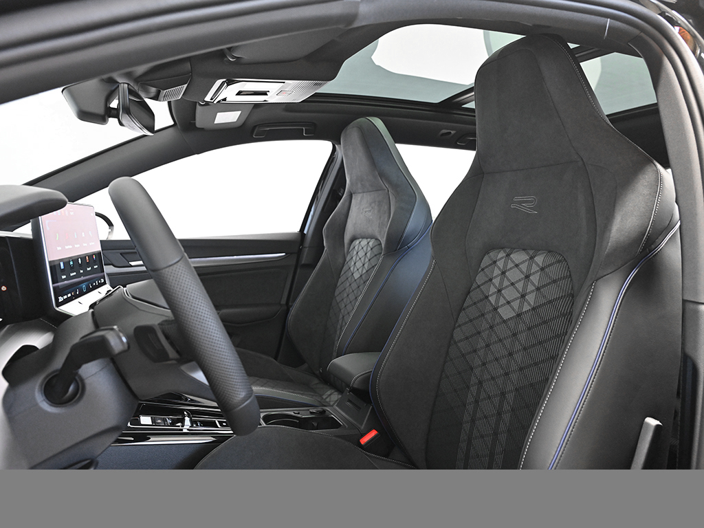 Volkswagen Golf Variant VIII 2.0 R-LINE BLACKSTYLE PANO CAM