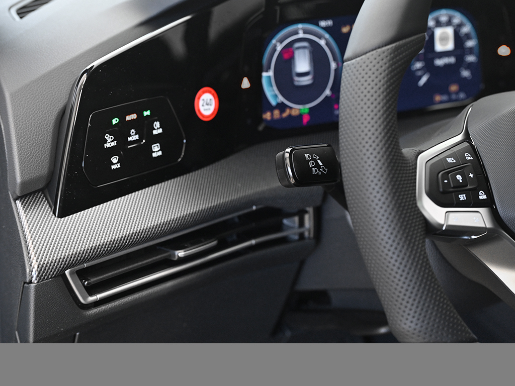 Volkswagen Golf Variant VIII 2.0 R-LINE BLACKSTYLE PANO CAM