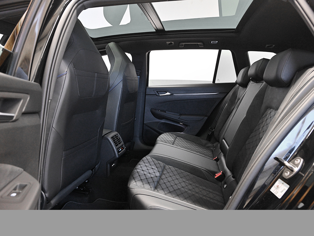 Volkswagen Golf Variant VIII 2.0 R-LINE BLACKSTYLE PANO CAM