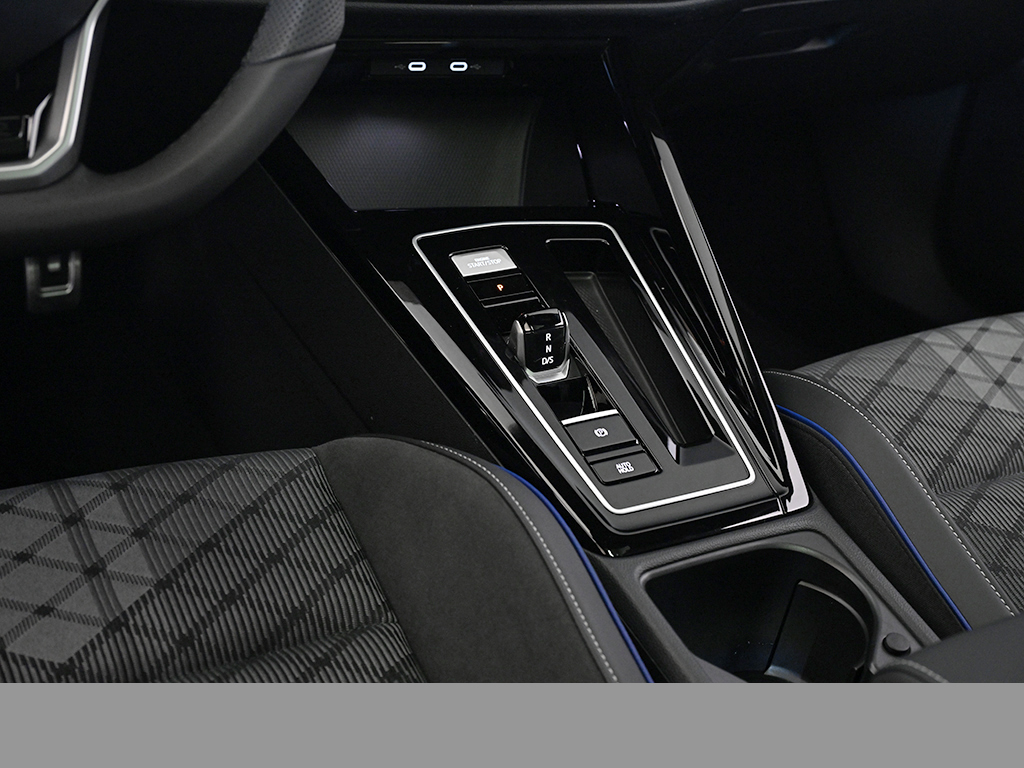 Volkswagen Golf Variant VIII 2.0 R-LINE BLACKSTYLE PANO CAM