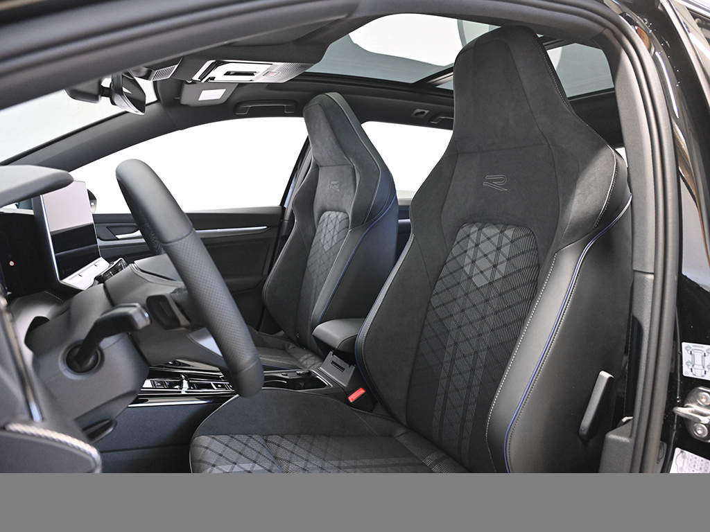 Volkswagen Golf Variant VIII 2.0 R-LINE BLACKSTYLE PANO CAM