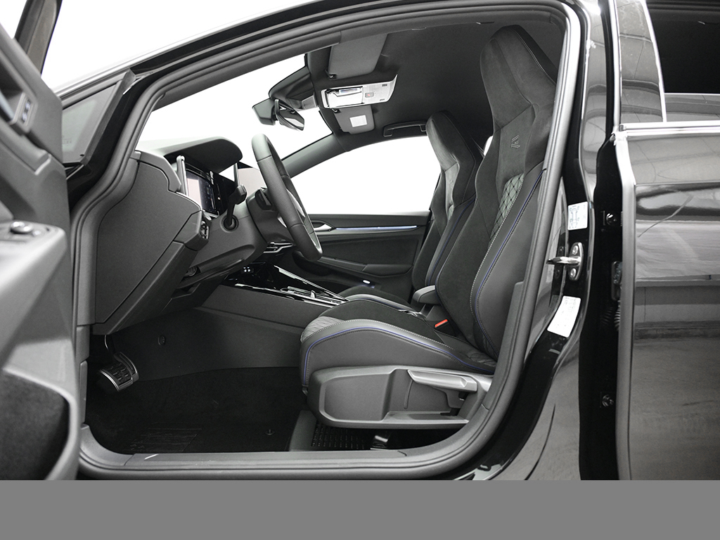 Volkswagen Golf VIII 1.5 eTSI R-LINE BLACK STYLE CAM LM18