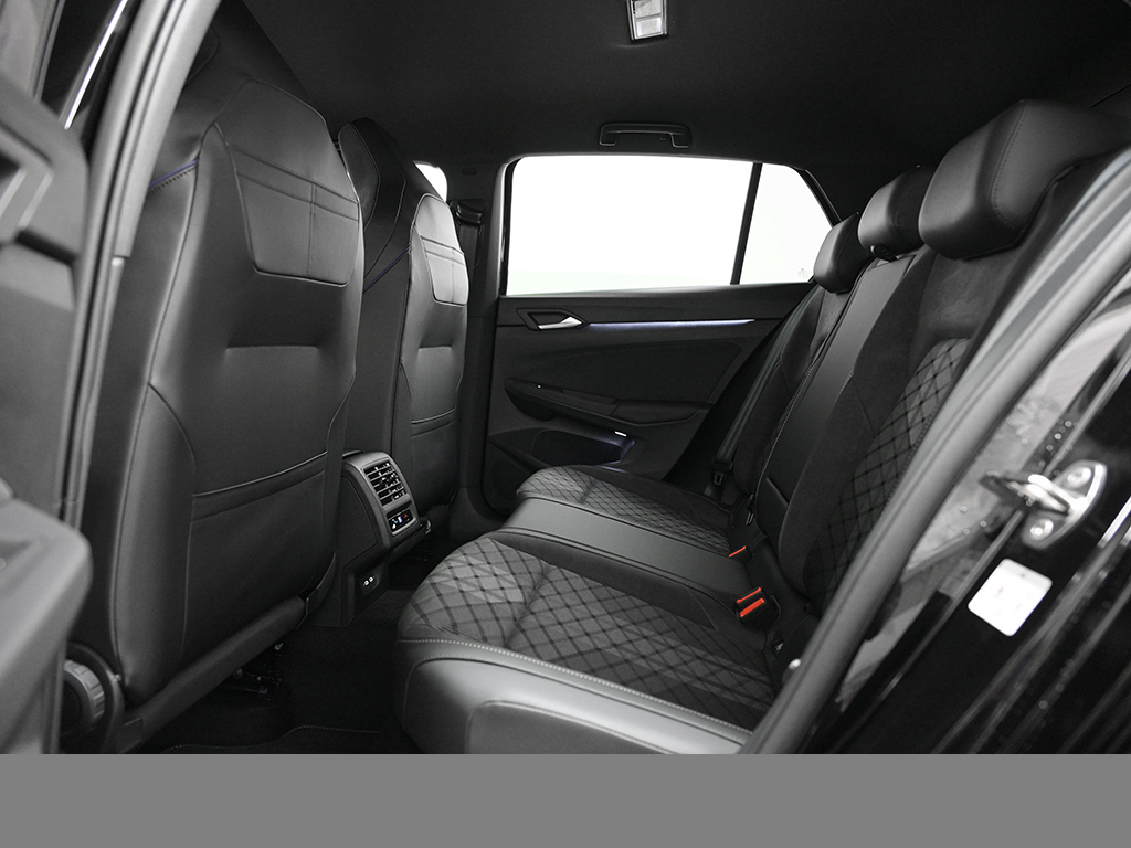 Volkswagen Golf VIII 1.5 eTSI R-LINE BLACK STYLE CAM LM18