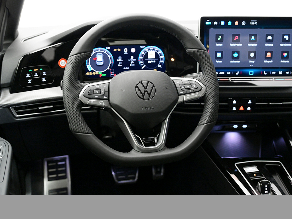 Volkswagen Golf VIII 1.5 eTSI R-LINE BLACK STYLE CAM LM18