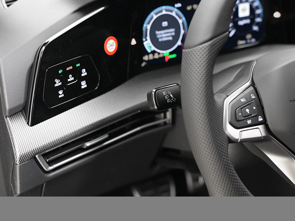 Volkswagen Golf VIII 1.5 eTSI R-LINE BLACK STYLE CAM LM18