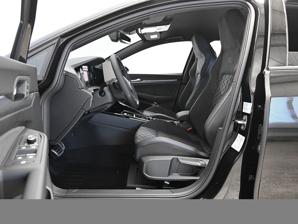 Volkswagen Golf VIII 1.5 eTSI R-LINE BLACK STYLE CAM LM18