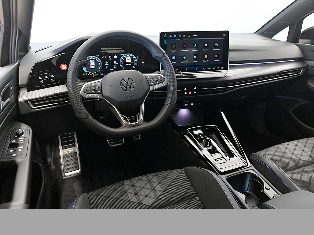 Volkswagen Golf VIII 1.5 eTSI R-LINE BLACK STYLE CAM LM18