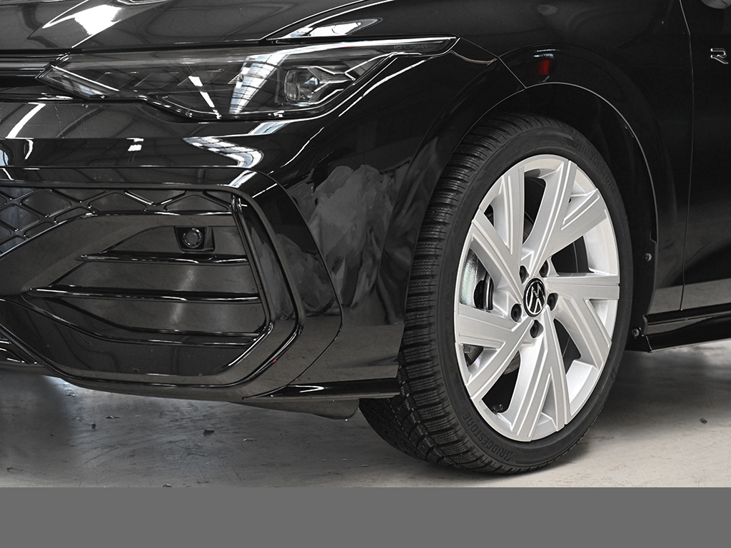 Volkswagen Golf VIII 1.5 eTSI R-LINE BLACK STYLE CAM LM18