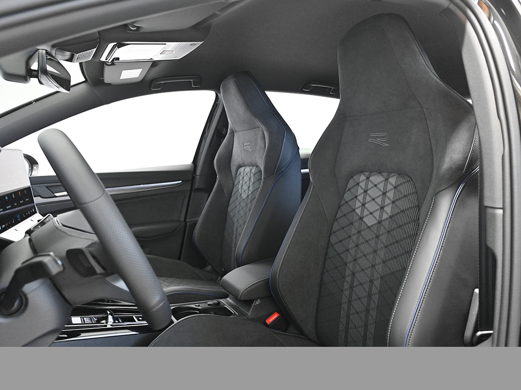 Volkswagen Golf VIII 1.5 eTSI R-LINE BLACK STYLE CAM LM18