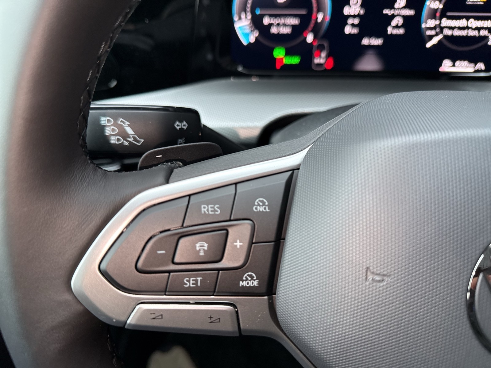 Volkswagen Golf 1.5 STYLE DSG PANO MATRIXLED KEYLESS LM18