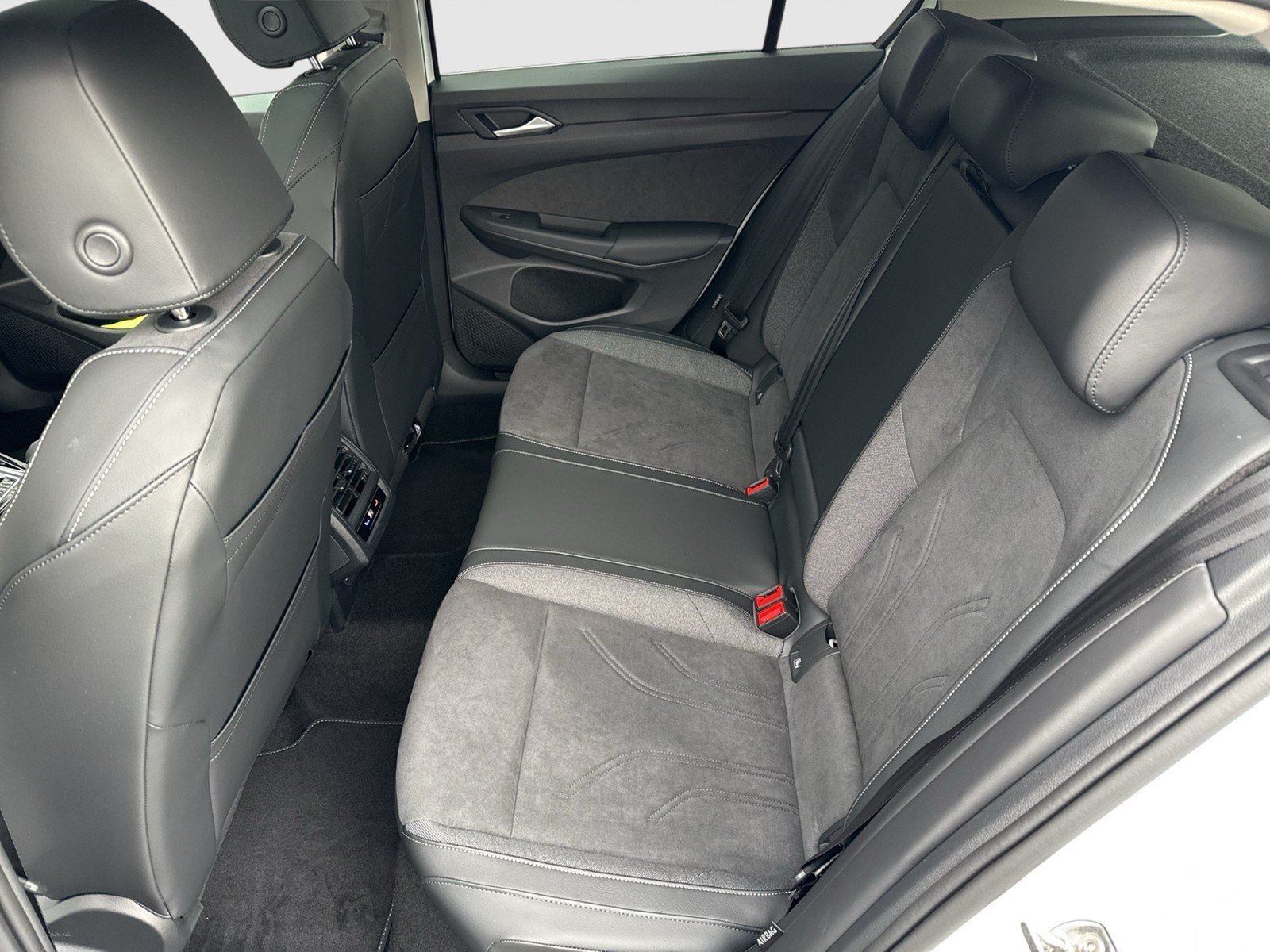 Volkswagen Golf 1.5 STYLE DSG PANO MATRIXLED KEYLESS LM18