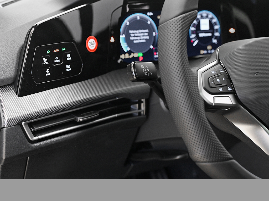 Volkswagen Golf Variant VIII 2.0 R-LINE BLACKSTYLE PANO CAM