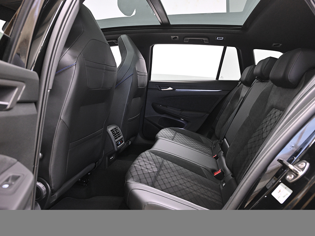 Volkswagen Golf Variant VIII 2.0 R-LINE BLACKSTYLE PANO CAM