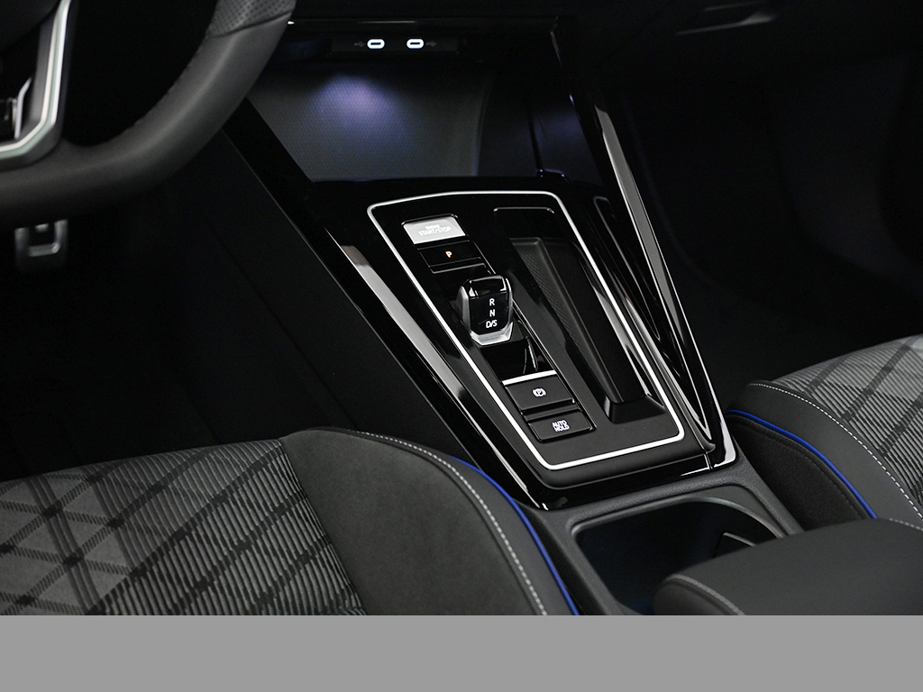 Volkswagen Golf Variant VIII 2.0 R-LINE BLACKSTYLE PANO CAM