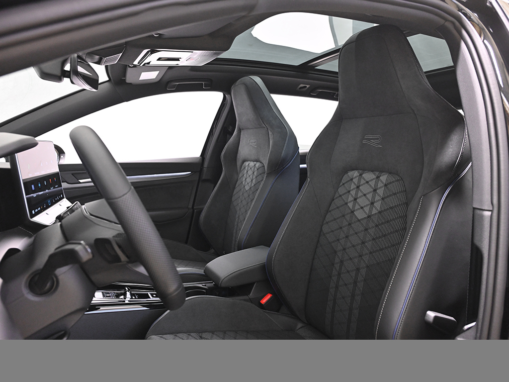 Volkswagen Golf Variant VIII 2.0 R-LINE BLACKSTYLE PANO CAM