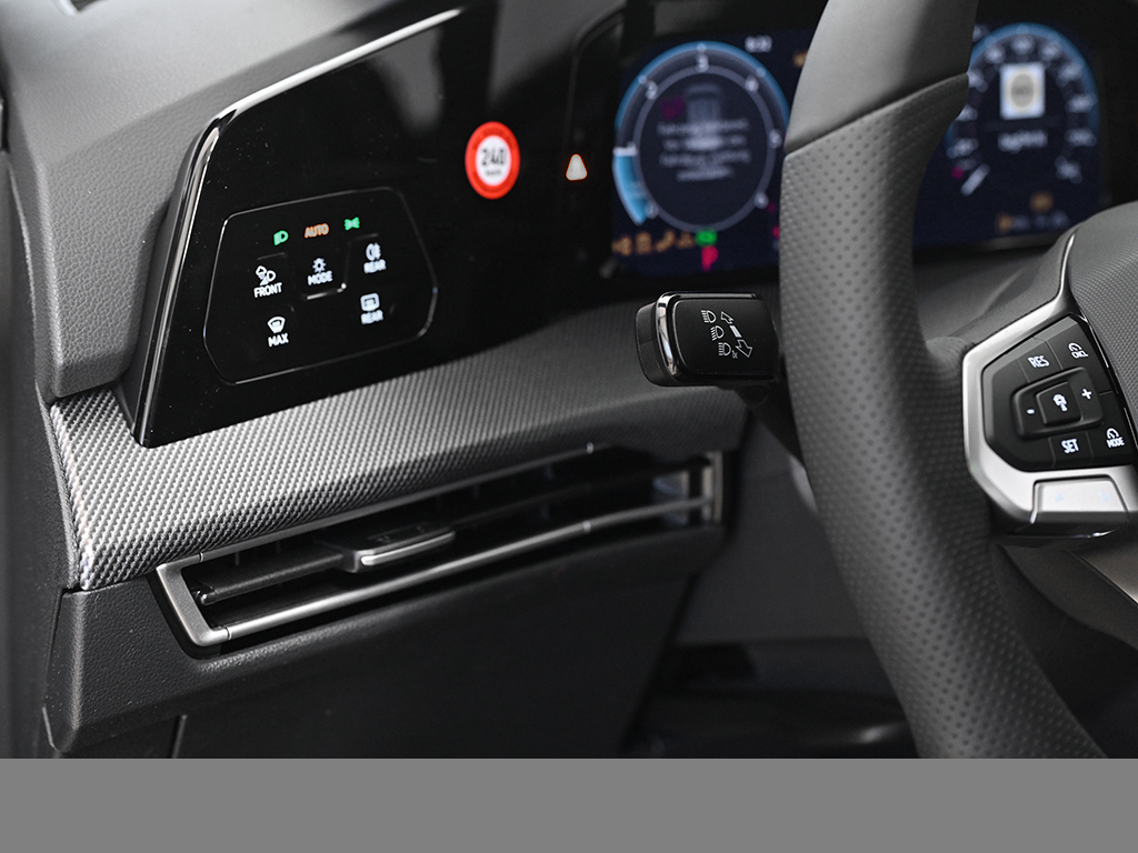 Volkswagen Golf Variant VIII 2.0 R-LINE BLACKSTYLE PANO CAM