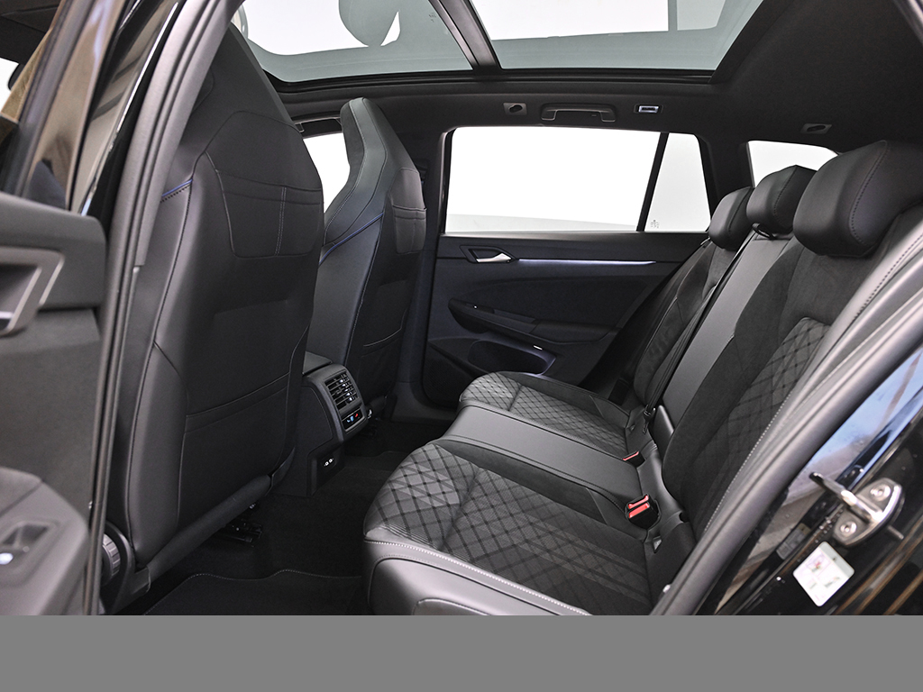 Volkswagen Golf Variant VIII 2.0 R-LINE BLACKSTYLE PANO CAM