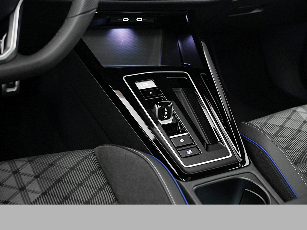 Volkswagen Golf Variant VIII 2.0 R-LINE BLACKSTYLE PANO CAM