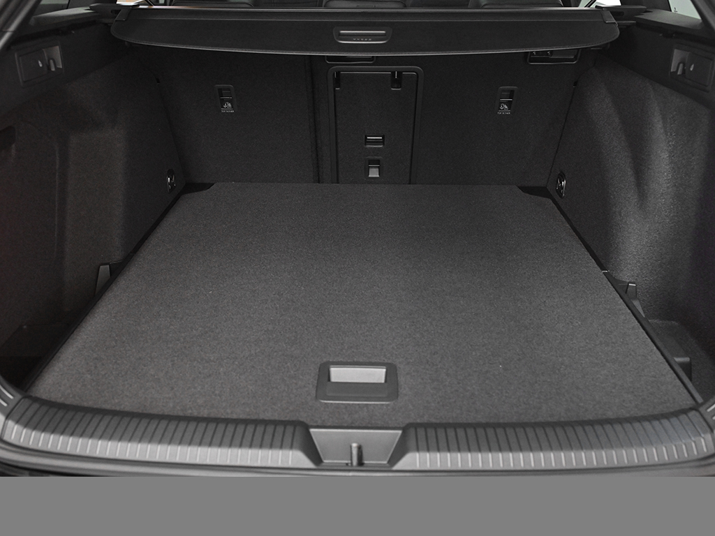 Volkswagen Golf Variant VIII 2.0 R-LINE BLACKSTYLE PANO CAM