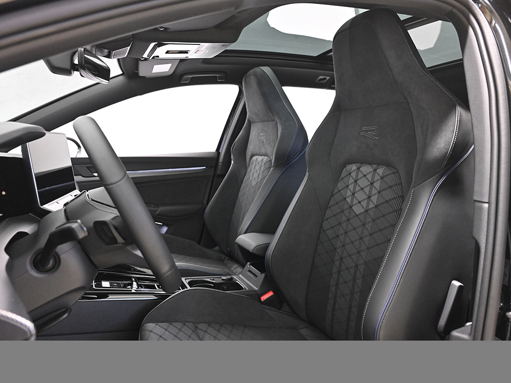 Volkswagen Golf Variant VIII 2.0 R-LINE BLACKSTYLE PANO CAM