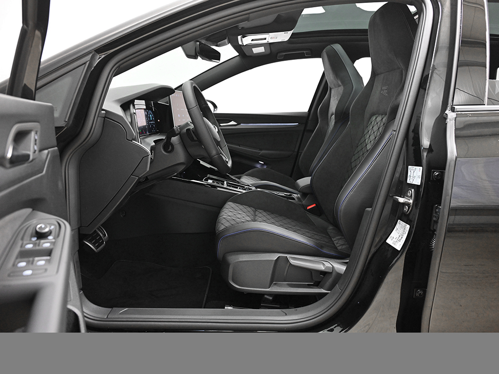 Volkswagen Golf Variant VIII 2.0 R-LINE BLACKSTYLE PANO CAM