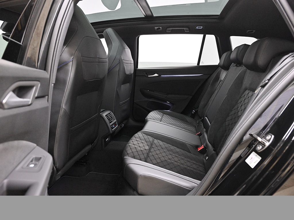 Volkswagen Golf Variant VIII 2.0 R-LINE BLACKSTYLE PANO CAM