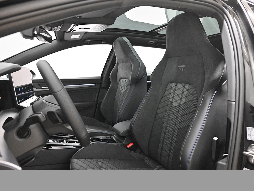 Volkswagen Golf Variant VIII 2.0 R-LINE BLACKSTYLE PANO CAM