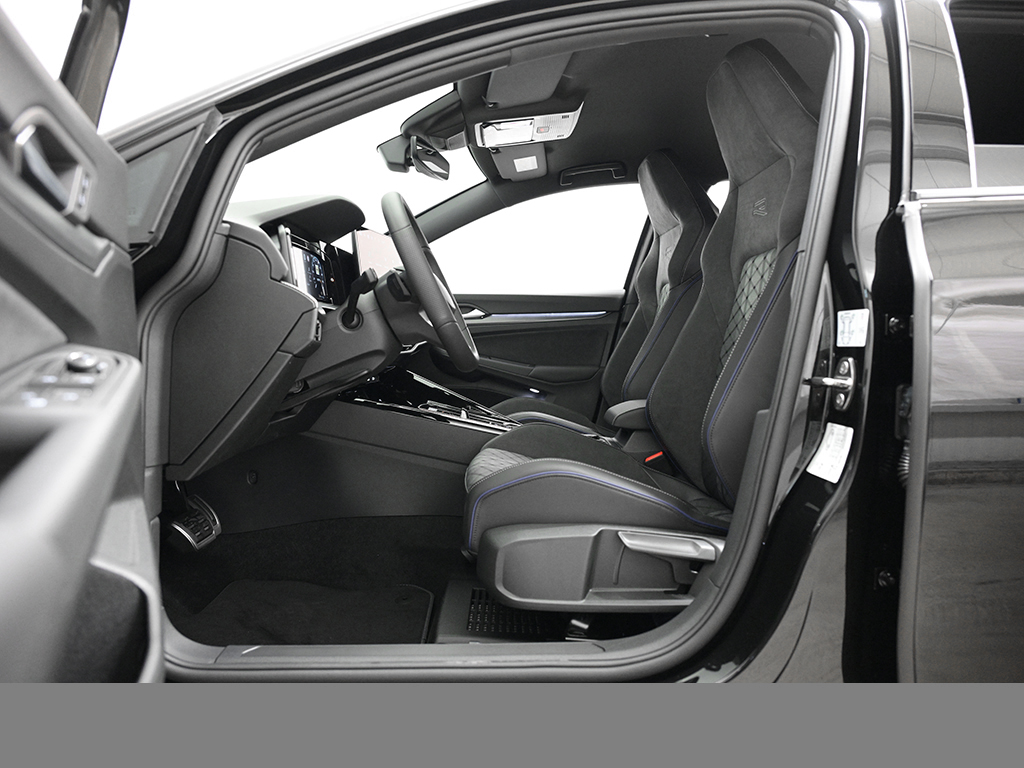 Volkswagen Golf VIII 1.5 eTSI R-LINE BLACK STYLE CAM LM18