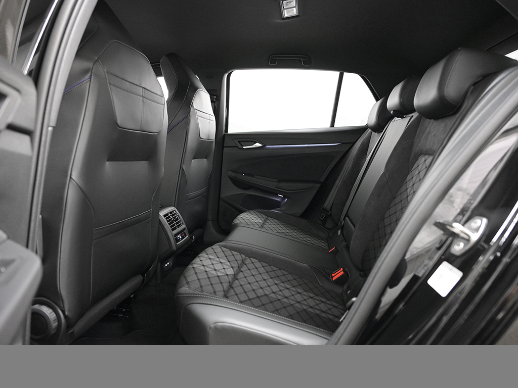 Volkswagen Golf VIII 1.5 eTSI R-LINE BLACK STYLE CAM LM18